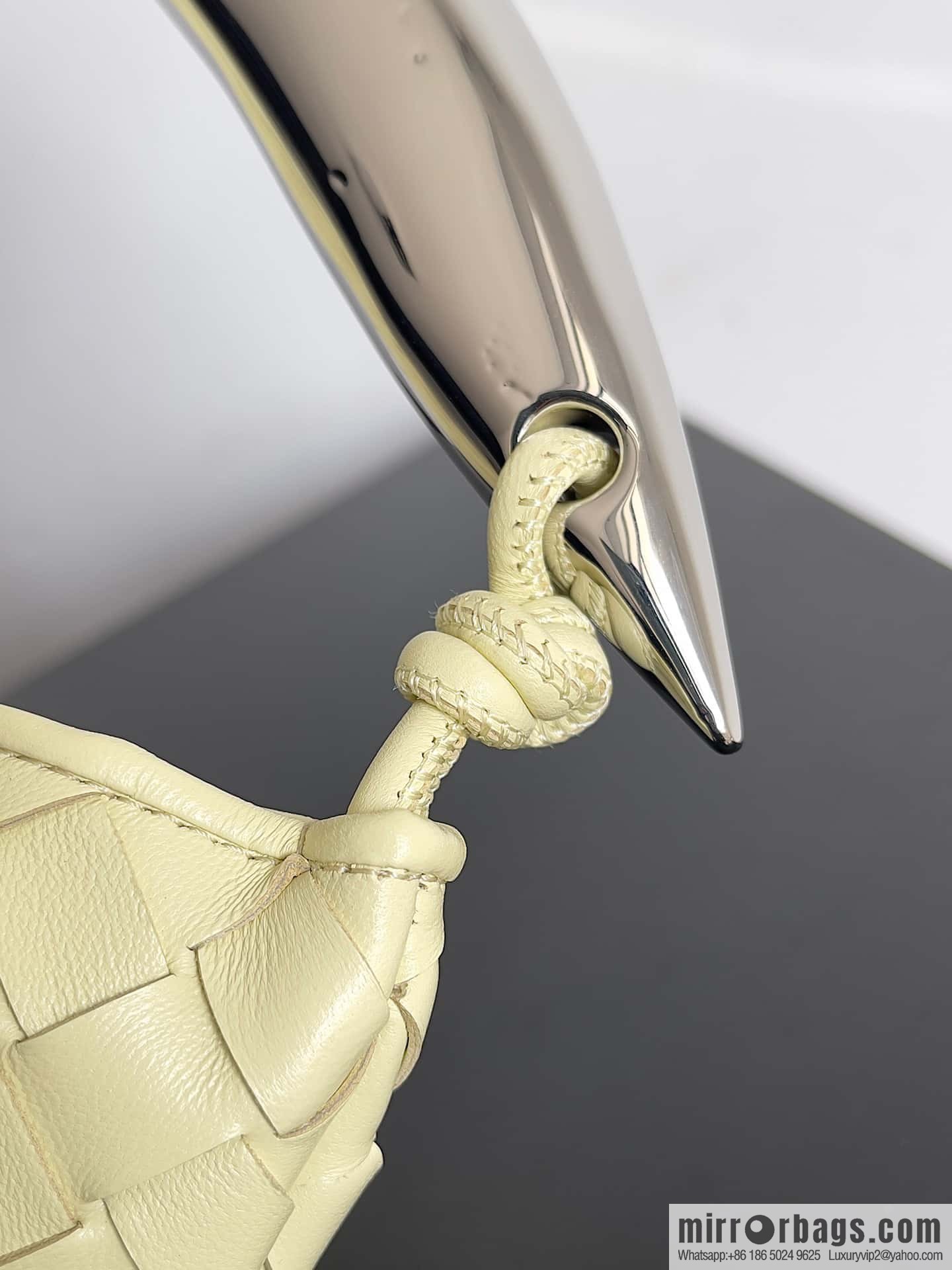 BottegaVeneta2023 new model, Baodiejia Bv spring and summer new mini sardines SARDINE model number: 716082 large