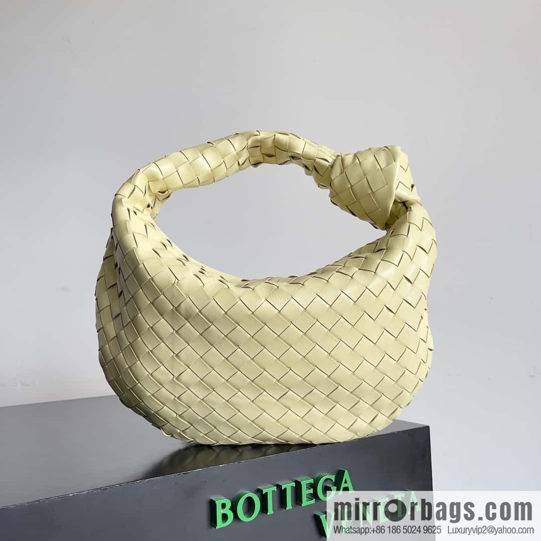 Bv2022 new product, medium Jodie braided knotted round hobo bag, model number: 690225