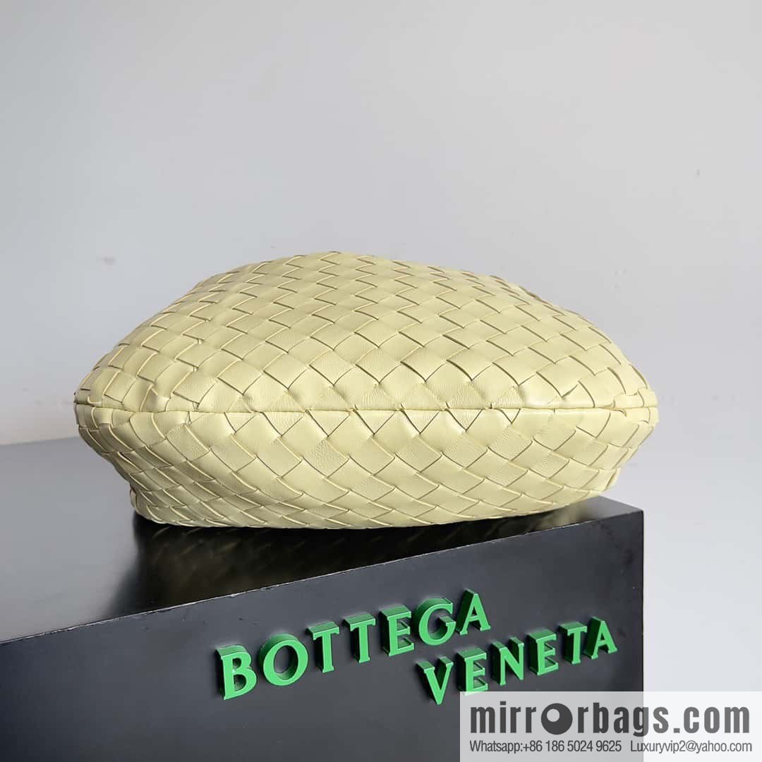Bv2022 new product, medium Jodie braided knotted round hobo bag, model number: 690225