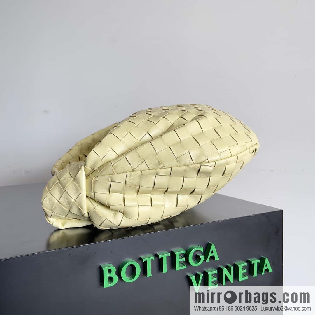 Bv2022 new product, medium Jodie braided knotted round hobo bag, model number: 690225