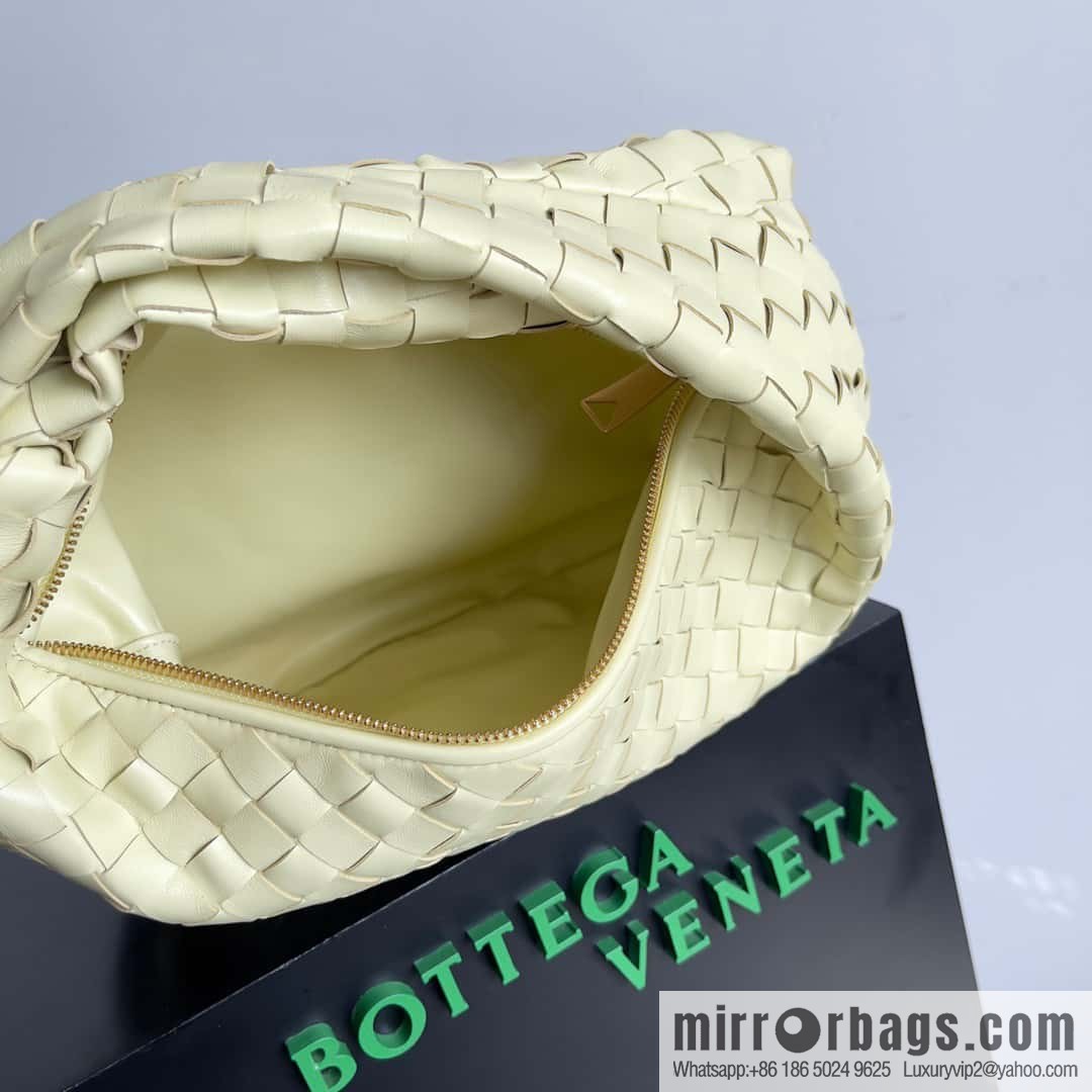 Bv2022 new product, medium Jodie braided knotted round hobo bag, model number: 690225