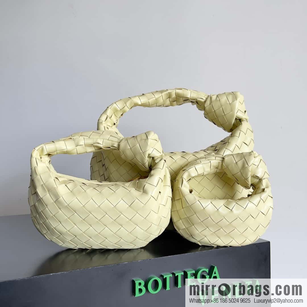 Bv2022 new product, medium Jodie braided knotted round hobo bag, model number: 690225