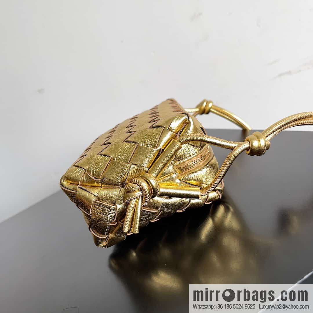 Bottega Veneta, model number 680254, the new model is coming, woven mini round square bag.