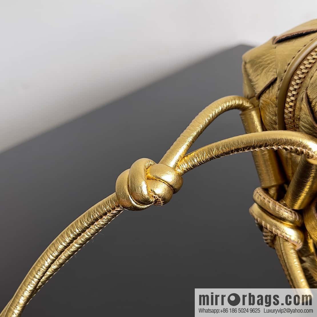 Bottega Veneta, model number 680254, the new model is coming, woven mini round square bag.