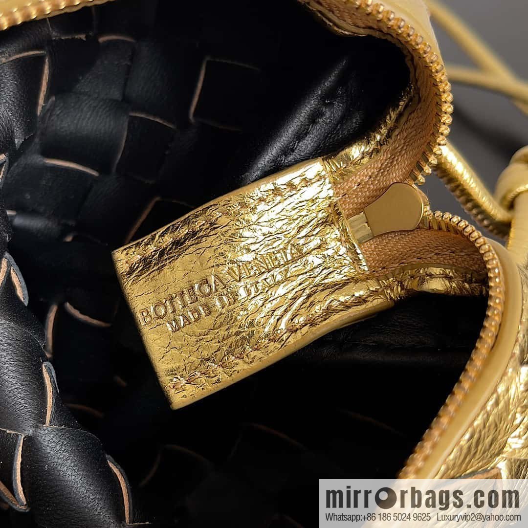 Bottega Veneta, model number 680254, the new model is coming, woven mini round square bag.