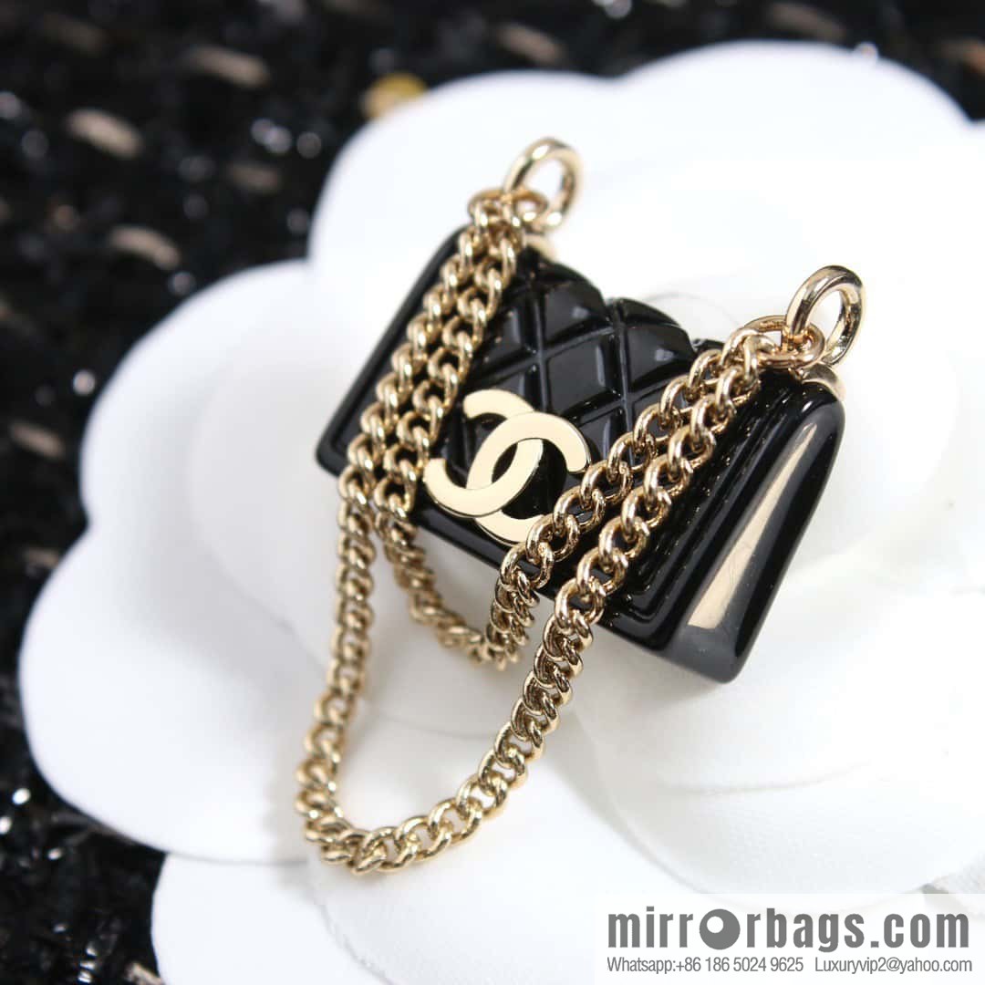 ☀️New ☑️ Chanel C1 double c tassel diamond bag 👜 stud earrings ☀️