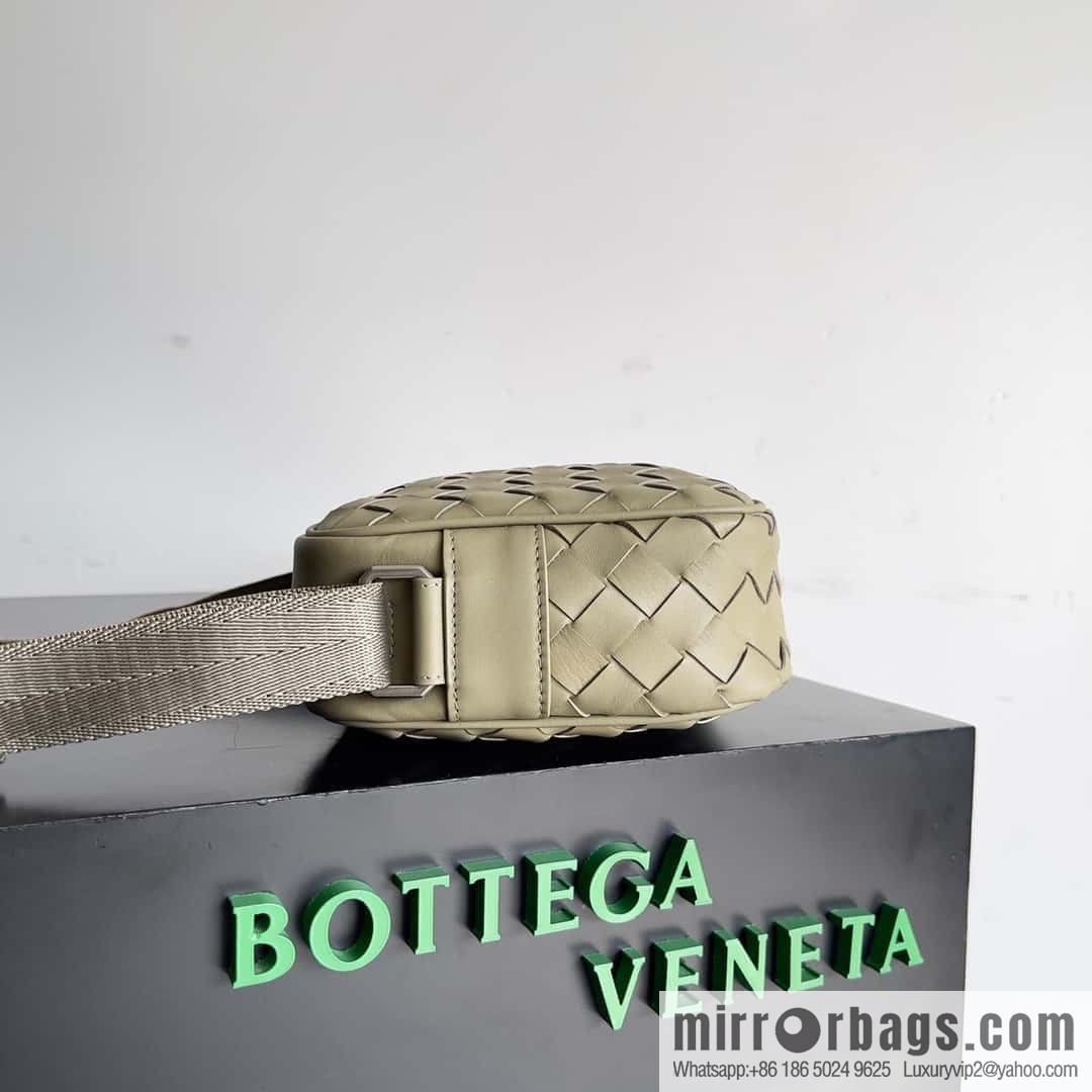 BV lntrecciato woven leather (fabric) crossbody bag model number: 710048