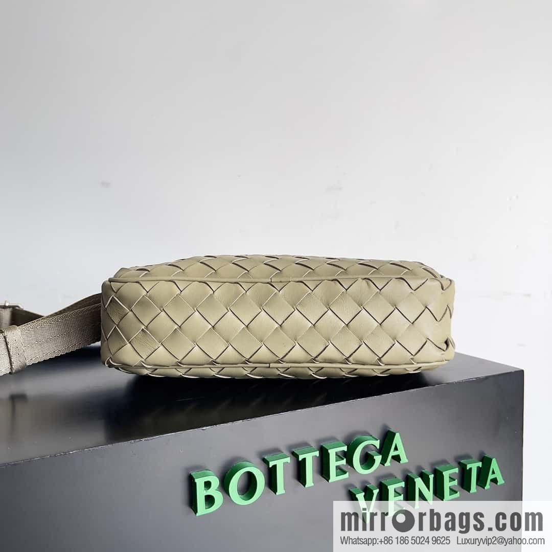 BV lntrecciato woven leather (fabric) crossbody bag model number: 710048