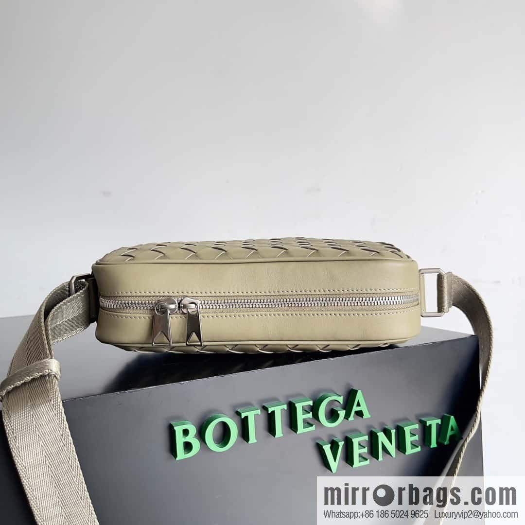 BV lntrecciato woven leather (fabric) crossbody bag model number: 710048