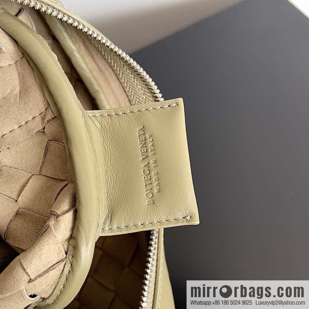 BV lntrecciato woven leather (fabric) crossbody bag model number: 710048