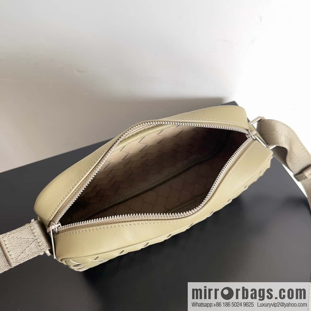 BV lntrecciato woven leather (fabric) crossbody bag model number: 710048