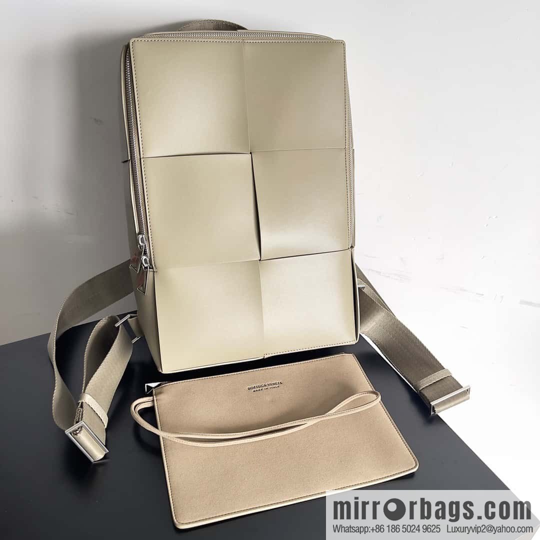 BV's latest large woven shoulder backpack model number: 680092