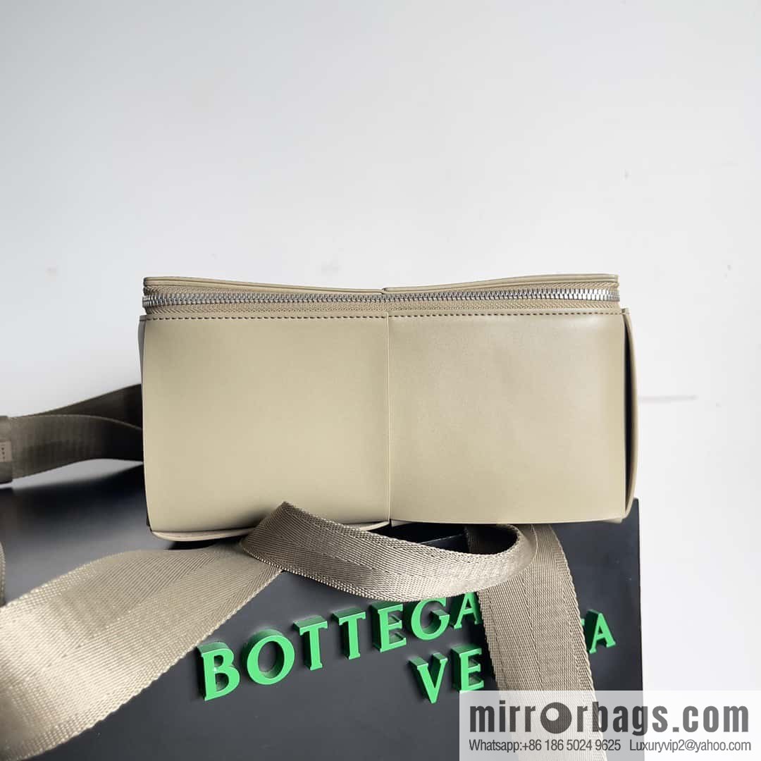 BV's latest large woven shoulder backpack model number: 680092