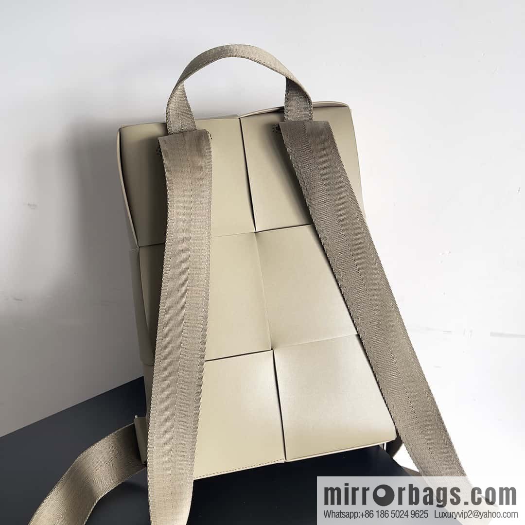 BV's latest large woven shoulder backpack model number: 680092