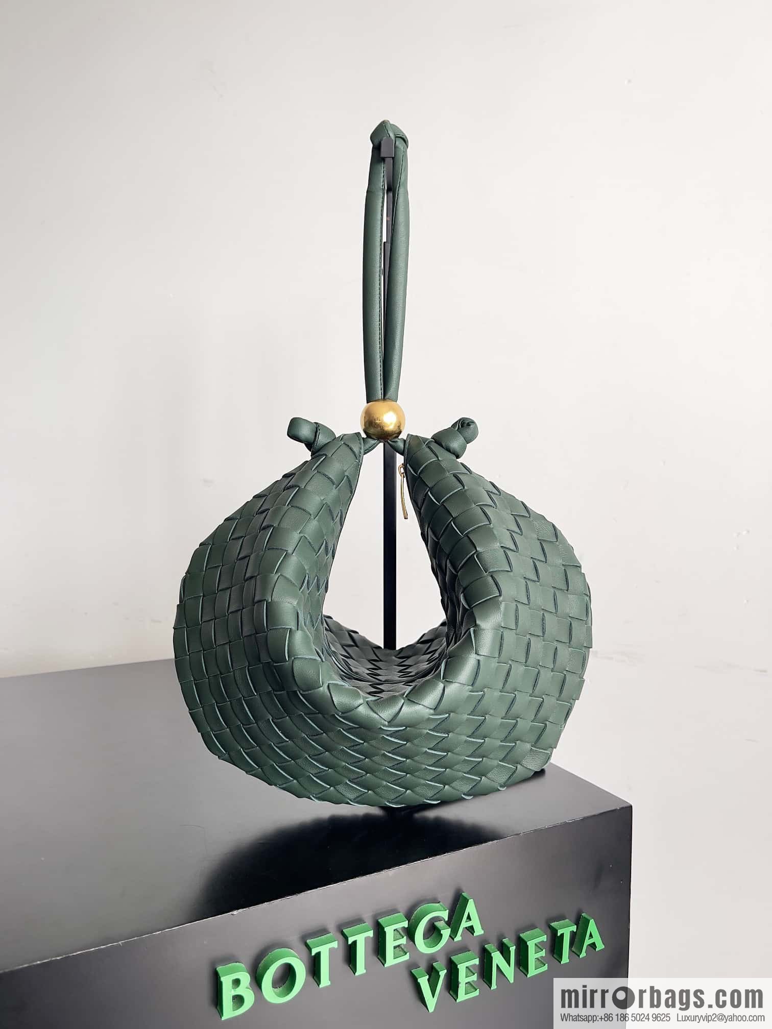 Bottega VenetaBV Turning Bag~ Golden Ball jodie Model number: 701024