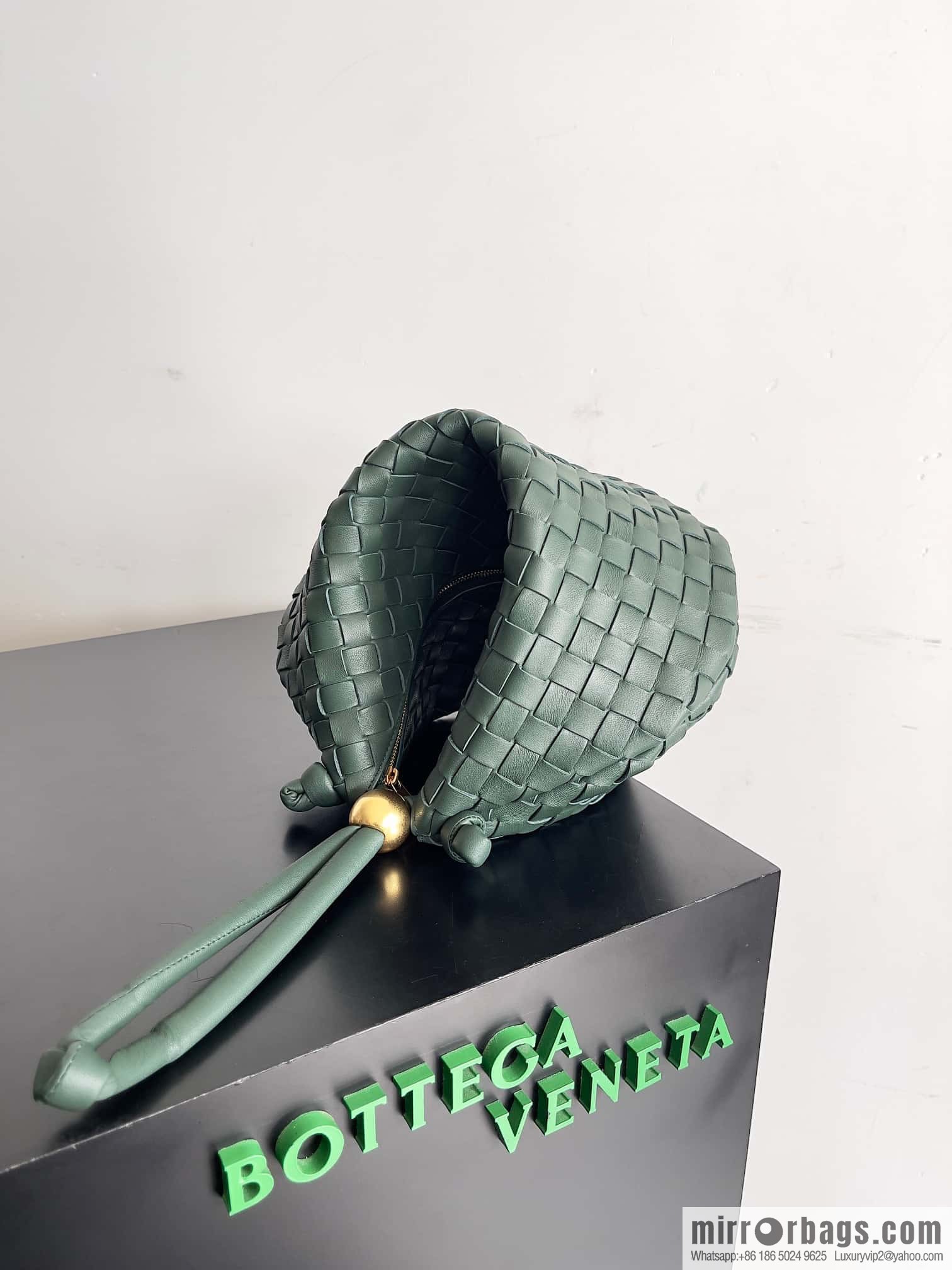 Bottega VenetaBV Turning Bag~ Golden Ball jodie Model number: 701024