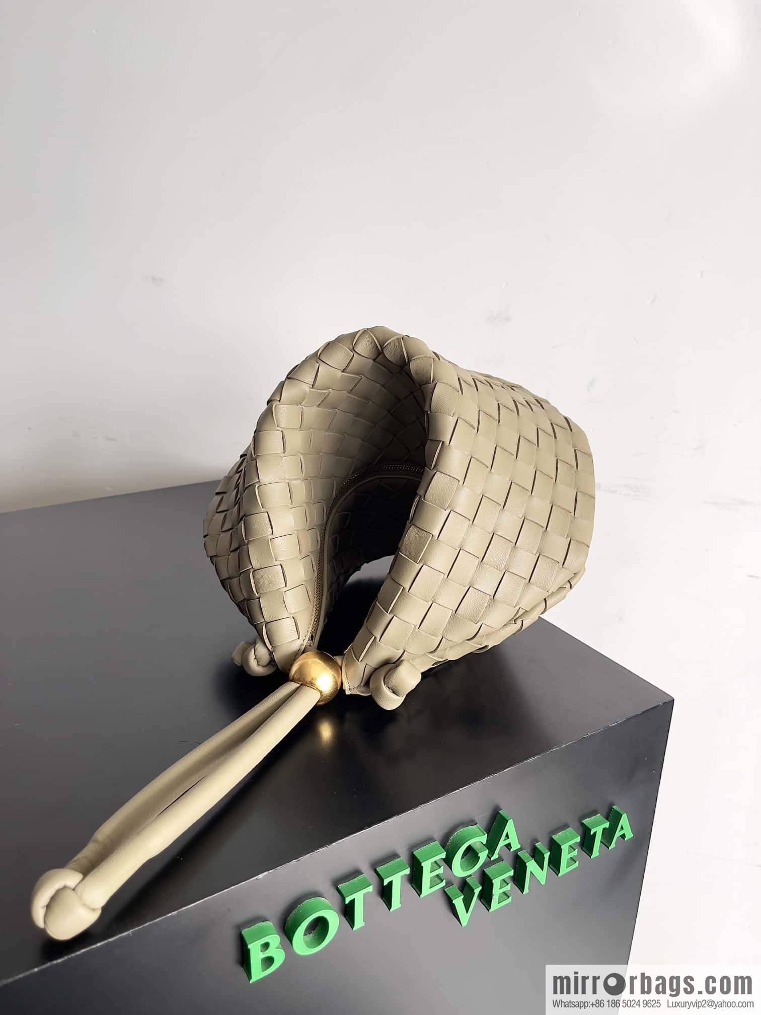 Bottega VenetaBV Turning Bag~ Golden Ball jodie Model number: 701024