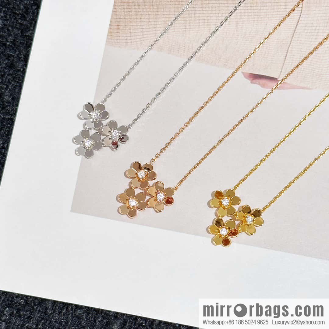 ❗️New ❗️ Original ☀️ Van Cleef & Arpels FRlVOLE Series Three Flowers Necklace ☀️