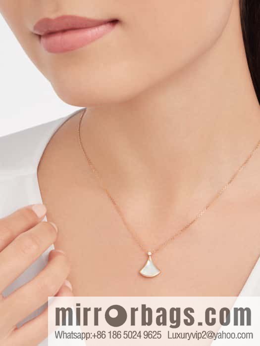❗️New ❗️ ☀️ Original ☀ BVLGARI DIVAS'DREAM Chalcedony White Fritillary Fan Necklace  ☀️