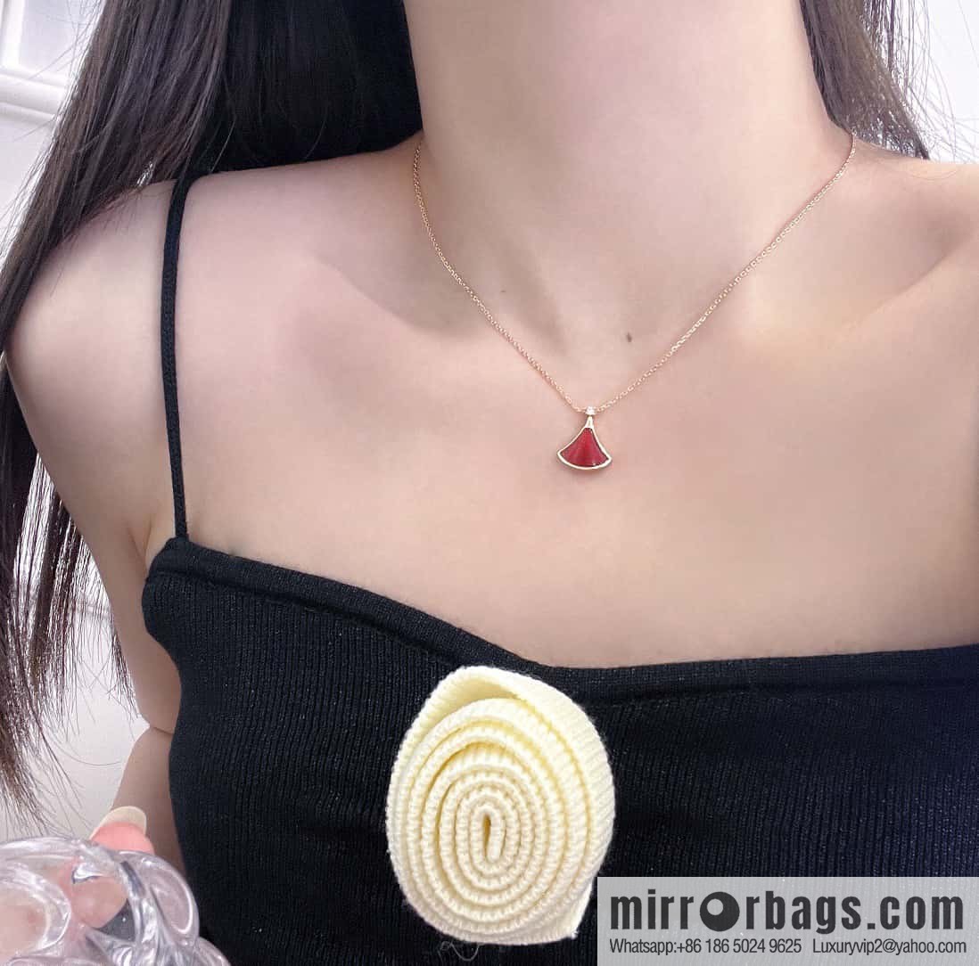 ❗️New ❗️ ☀️ Original ☀ BVLGARI DIVAS'DREAM Chalcedony White Fritillary Fan Necklace  ☀️
