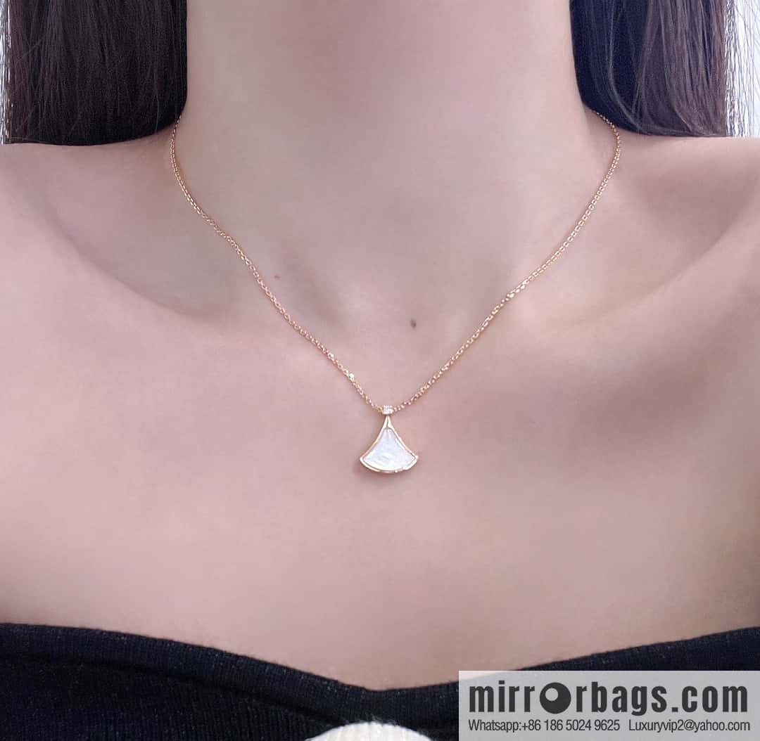❗️New ❗️ ☀️ Original ☀ BVLGARI DIVAS'DREAM Chalcedony White Fritillary Fan Necklace  ☀️
