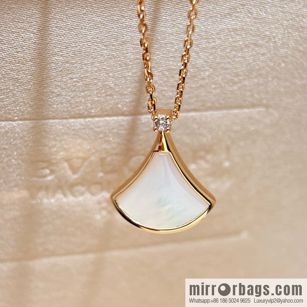 ❗️New ❗️ ☀️ Original ☀ BVLGARI DIVAS'DREAM Chalcedony White Fritillary Fan Necklace  ☀️