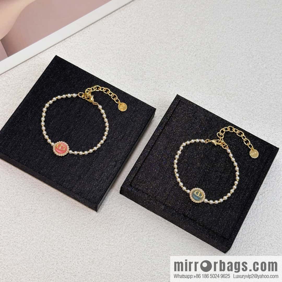 New ☑️ Dior oil CD pearl bracelet