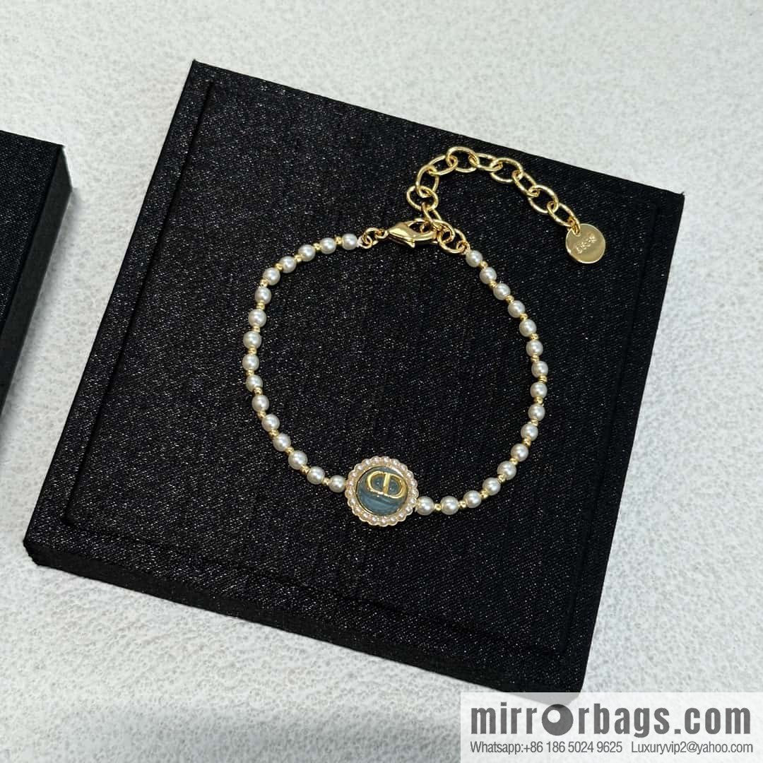 New ☑️ Dior oil CD pearl bracelet
