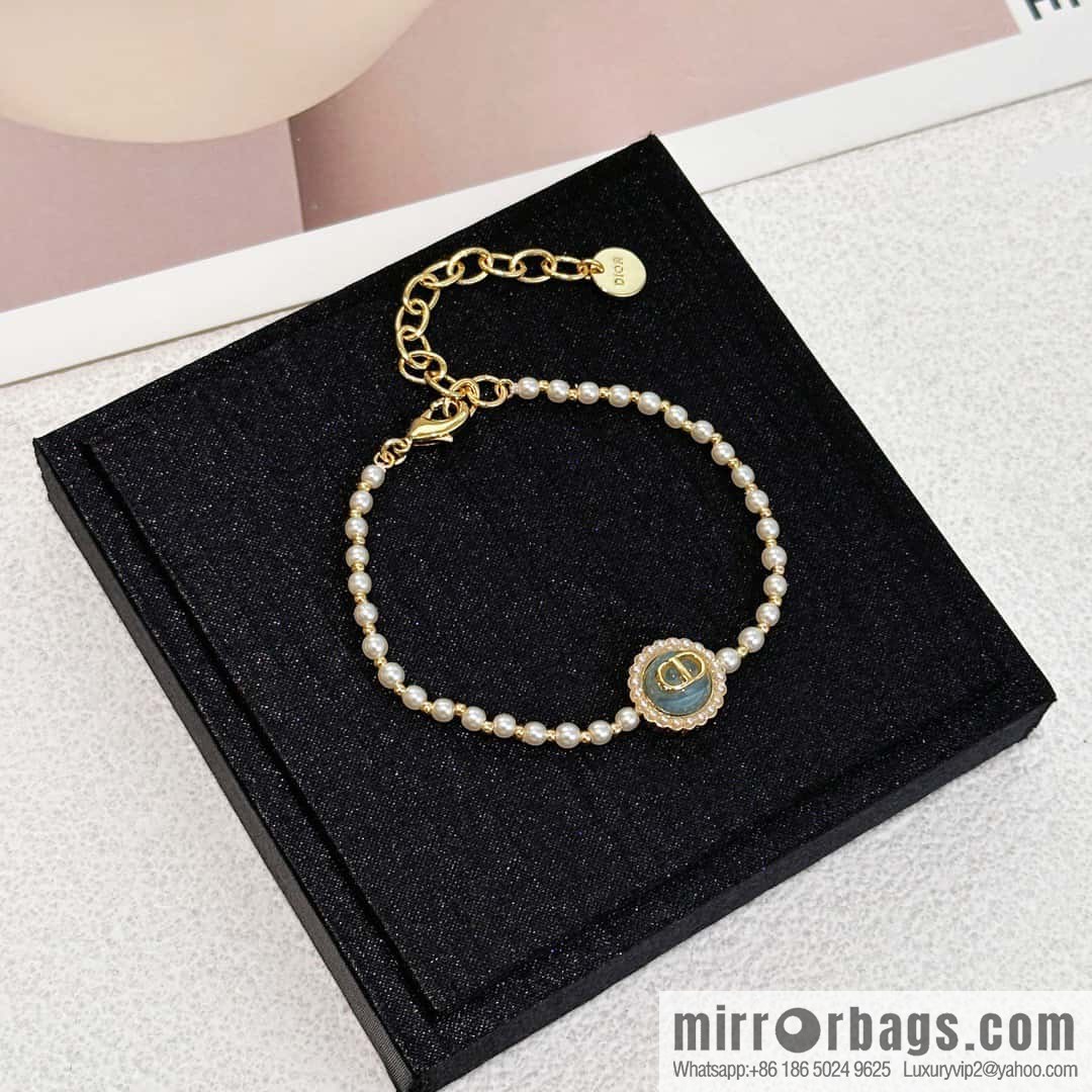 New ☑️ Dior oil CD pearl bracelet