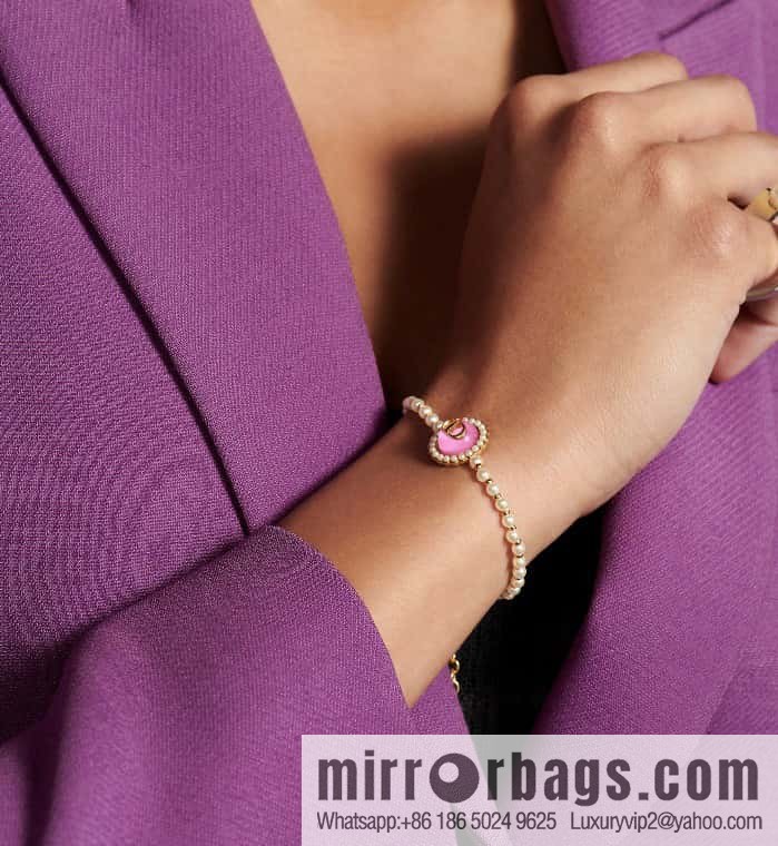 New ☑️ Dior oil CD pearl bracelet