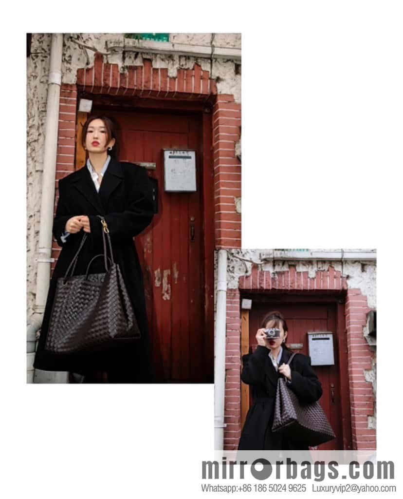 Bottega Veneta Summer Collection Andiamo Handbag, Model Number: 743575