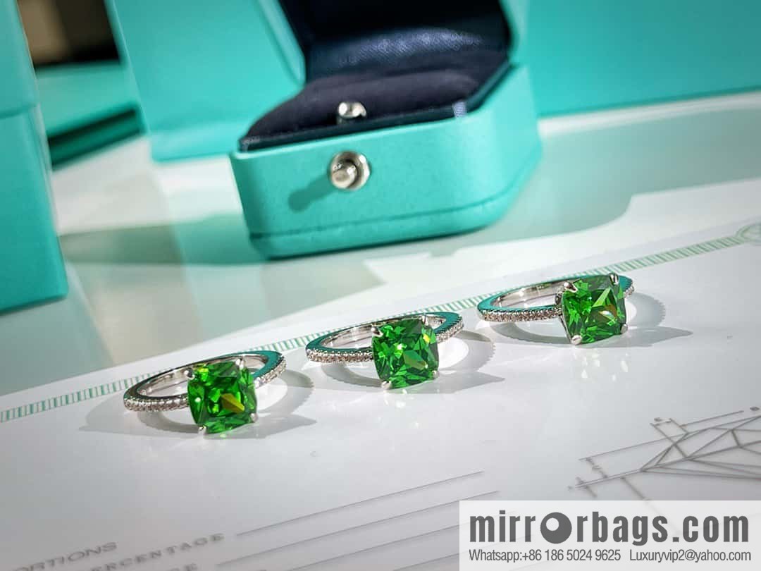 ❗️New ❗️ New ☑️ Tiffany & Co. Square Green Diamond Ring