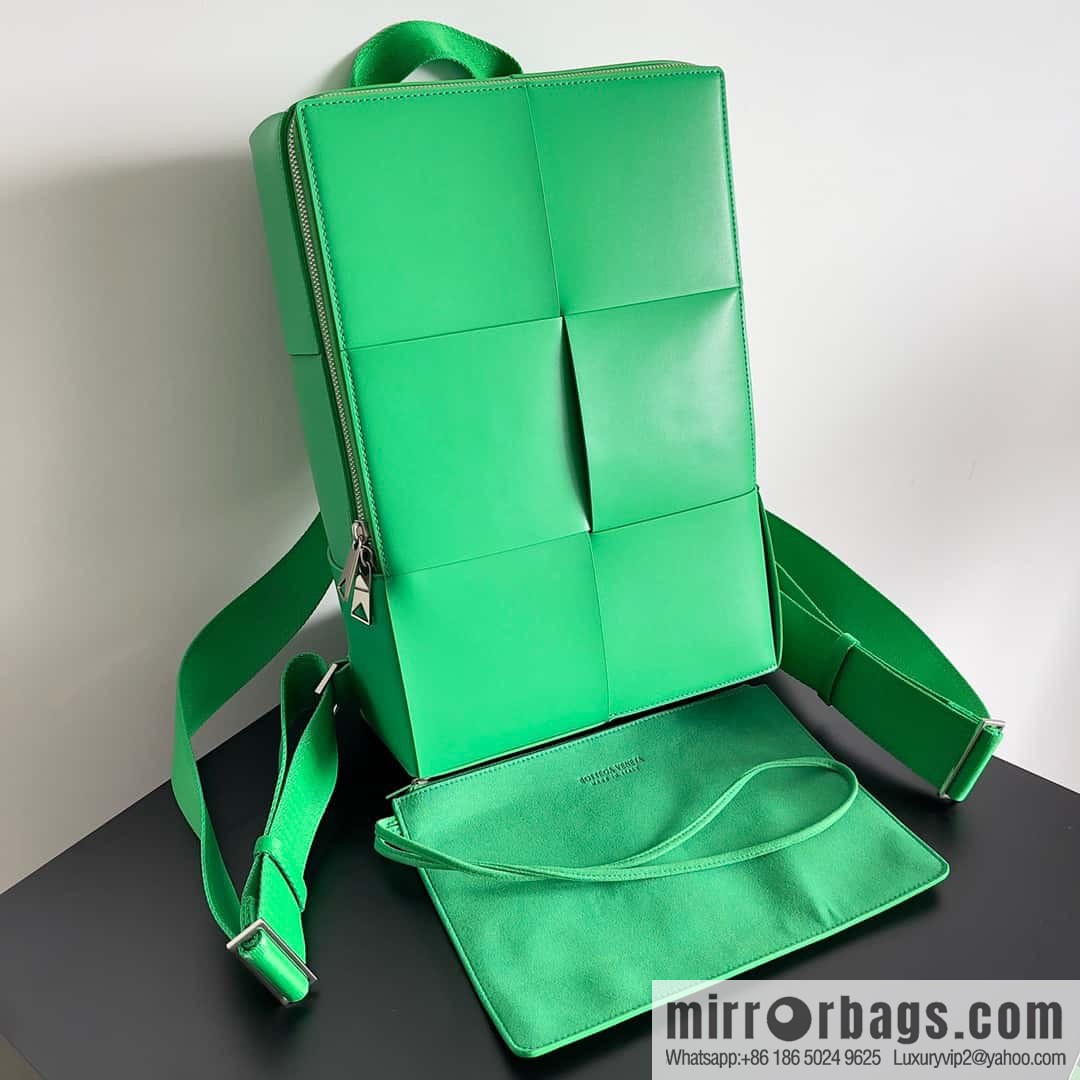 BV's latest large woven shoulder backpack model number: 680092