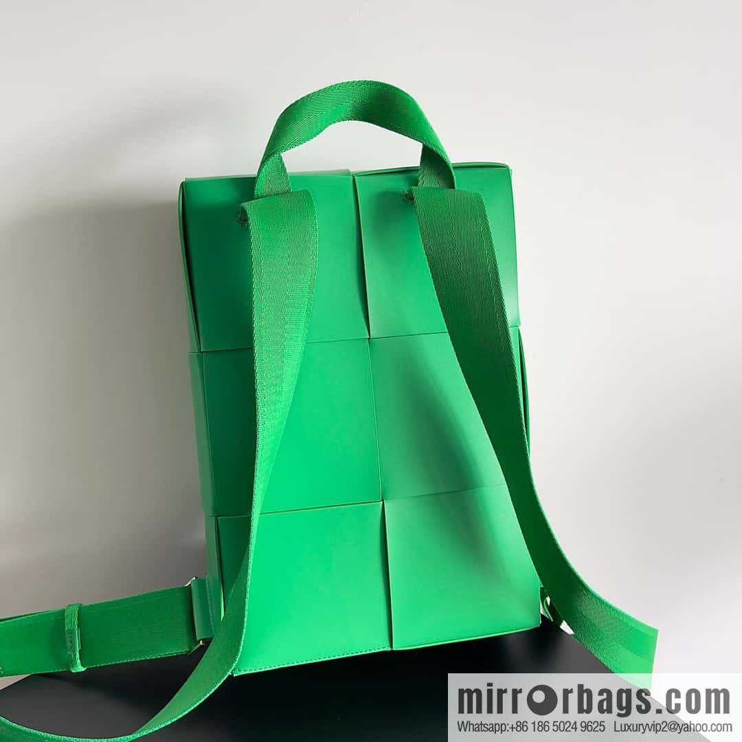 BV's latest large woven shoulder backpack model number: 680092