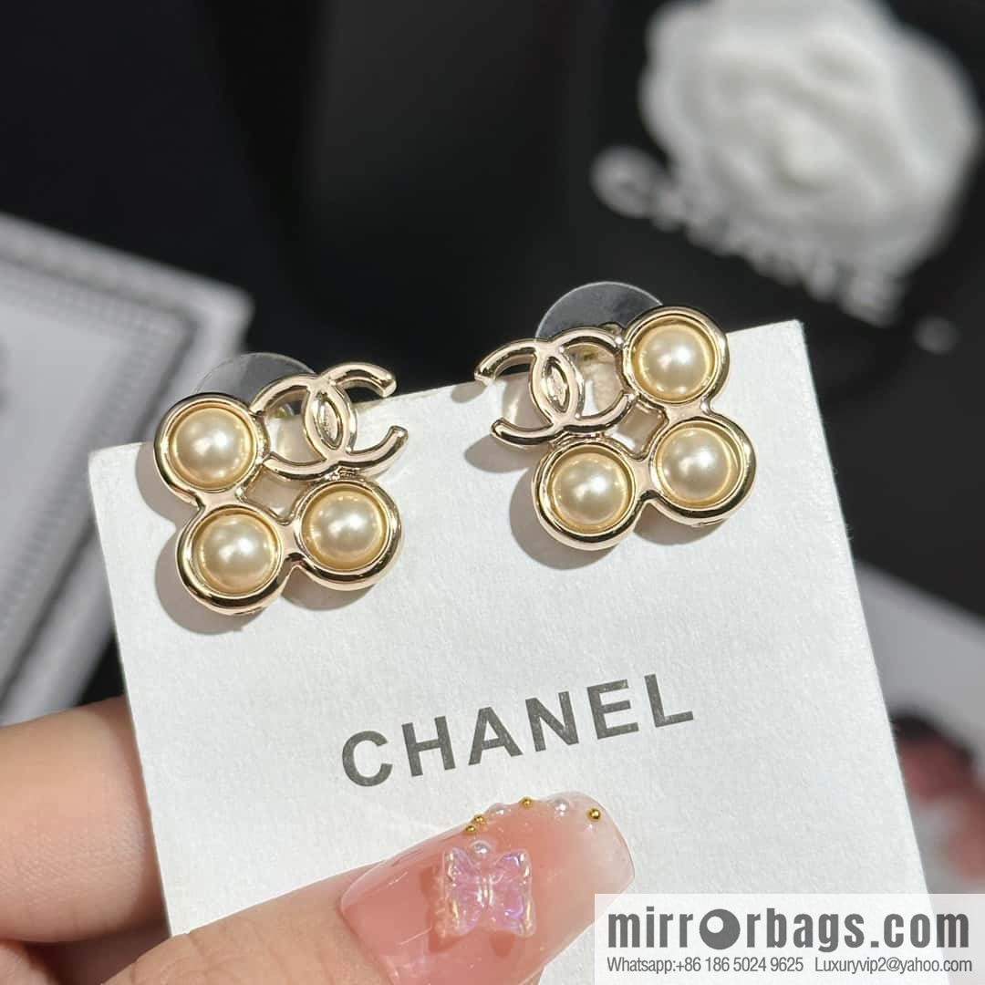 ❗️New ❗️ Chanel earrings ☀️ new ☑️ Chanel c1 double c Tian word earrings ☀️