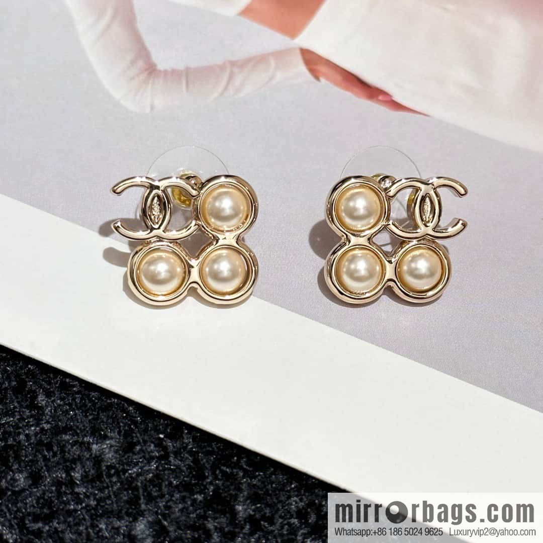 ❗️New ❗️ Chanel earrings ☀️ new ☑️ Chanel c1 double c Tian word earrings ☀️