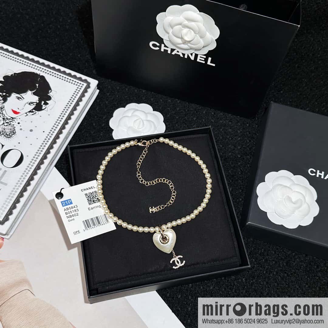 ❗️New ❗️ Chanel necklace ☀️ new ☑️ Chanel peach heart love necklace ☀️