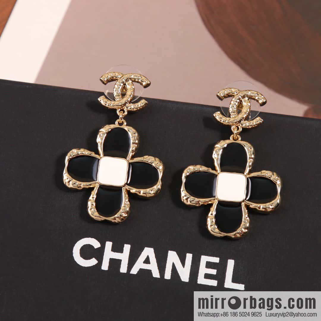 ☀️New ☑️ chanel c2 double c four-leaf clover earrings ☀️