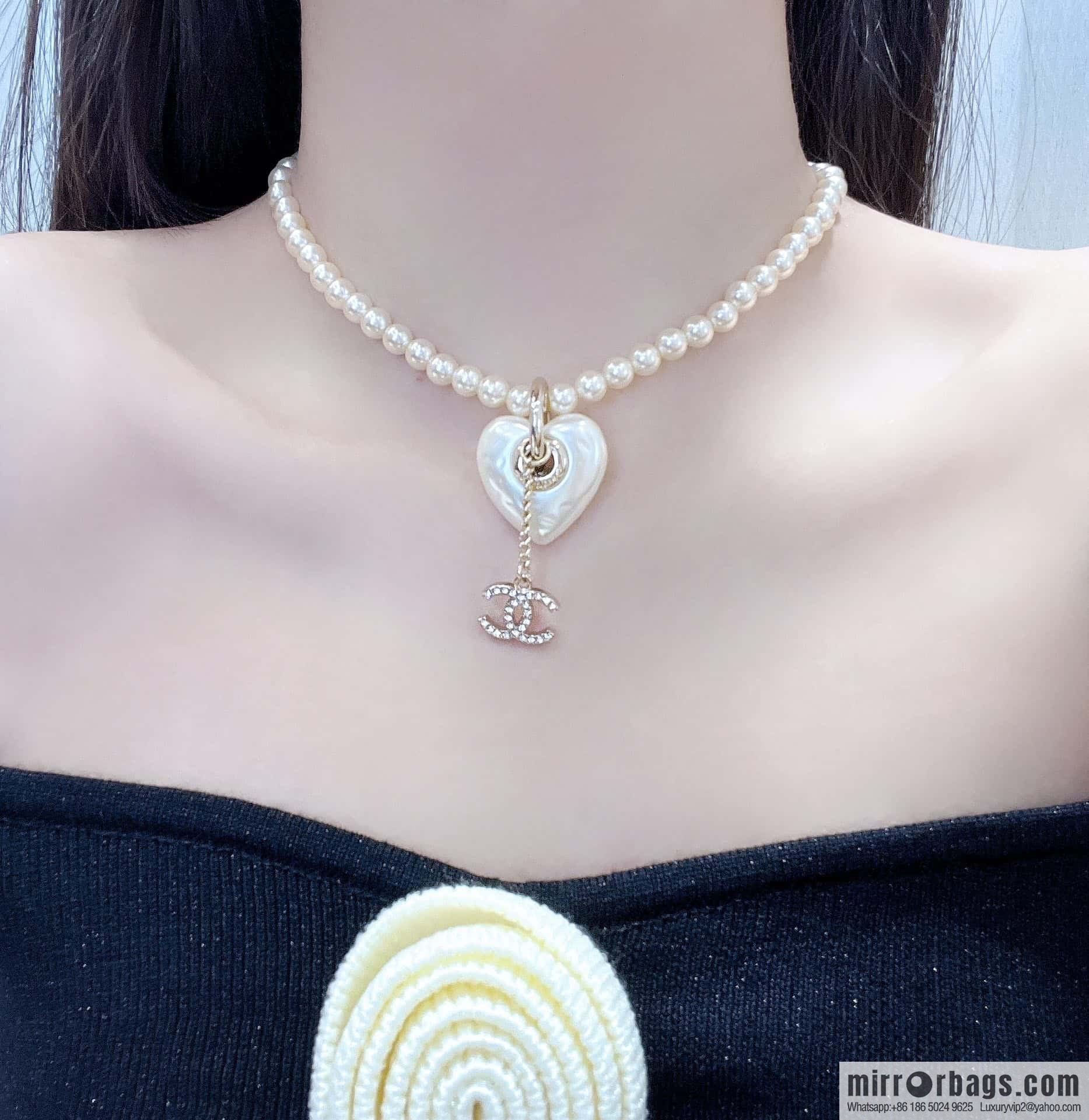 ❗️New ❗️ Chanel necklace ☀️ new ☑️ Chanel peach heart love necklace ☀️
