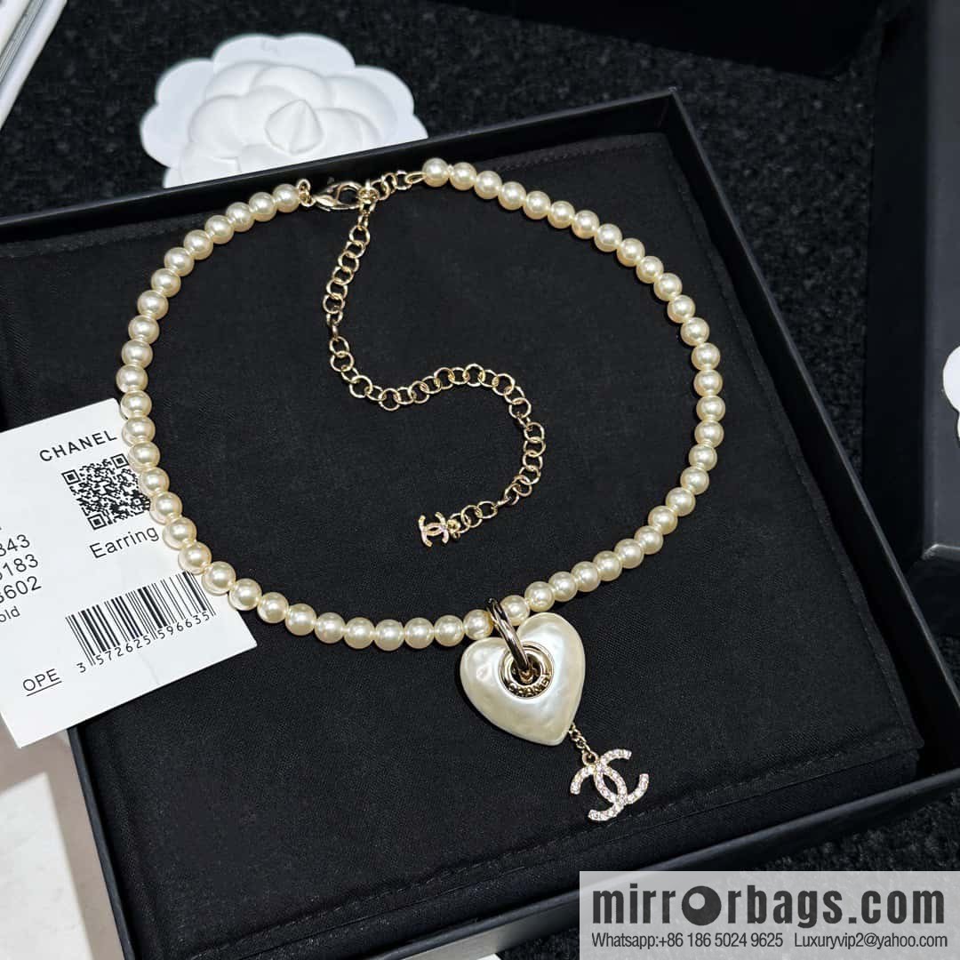 ❗️New ❗️ Chanel necklace ☀️ new ☑️ Chanel peach heart love necklace ☀️