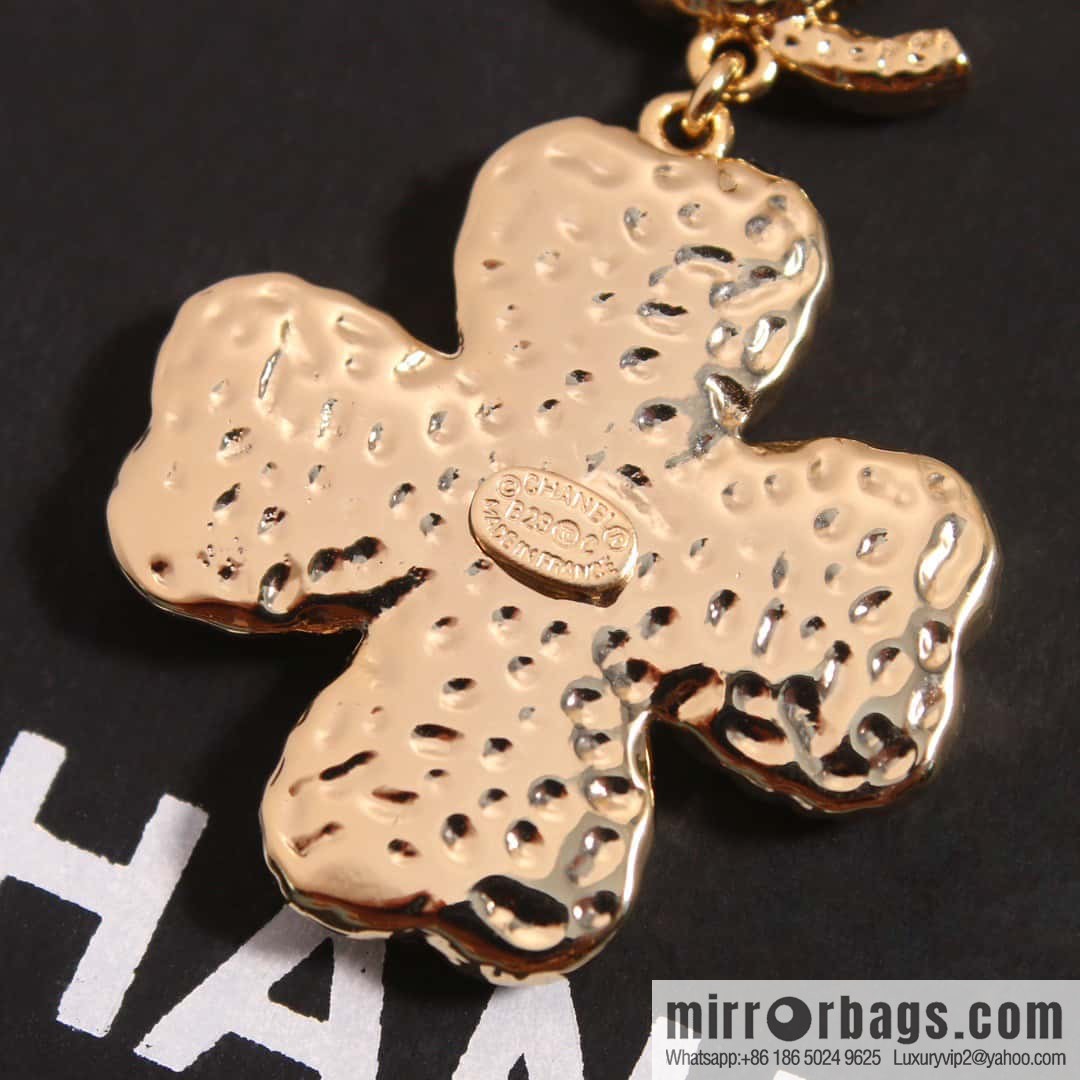 ☀️New ☑️ chanel c2 double c four-leaf clover earrings ☀️