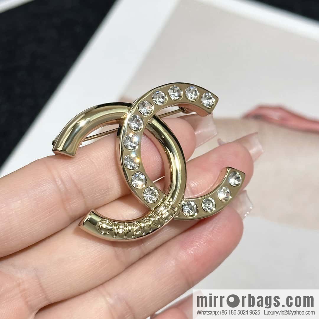 ❗️New ❗️ Chanel brooch ☀️ new ☑️ Chanel double c half diamond brooch ☀️