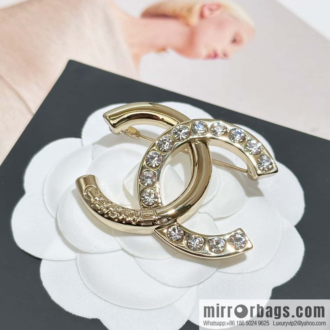 ❗️New ❗️ Chanel brooch ☀️ new ☑️ Chanel double c half diamond brooch ☀️