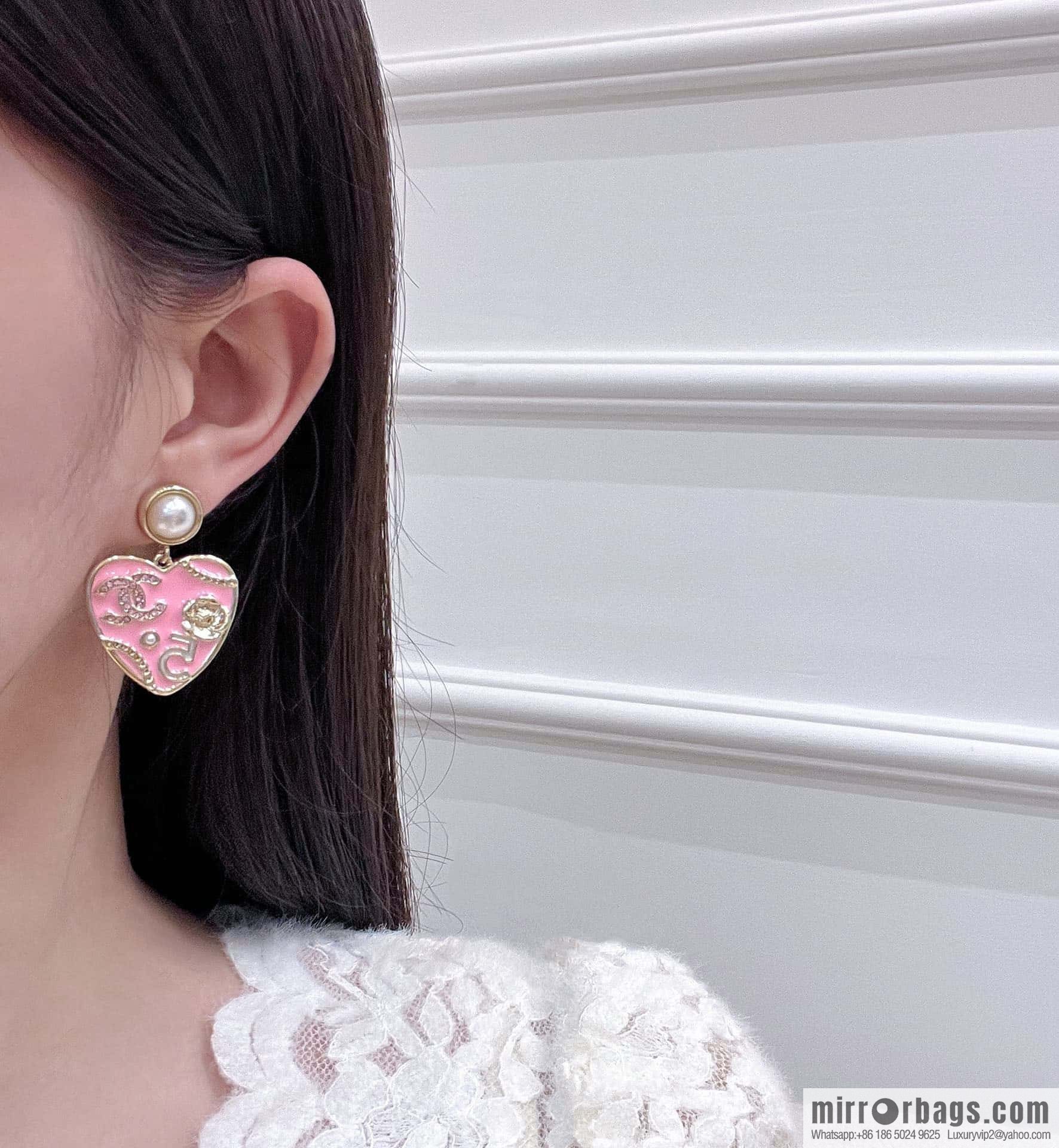 ❗️New ❗️ Chanel stud earrings ☀️ new ☑️ Chanel c2 double c peach heart love stud earrings ☀️