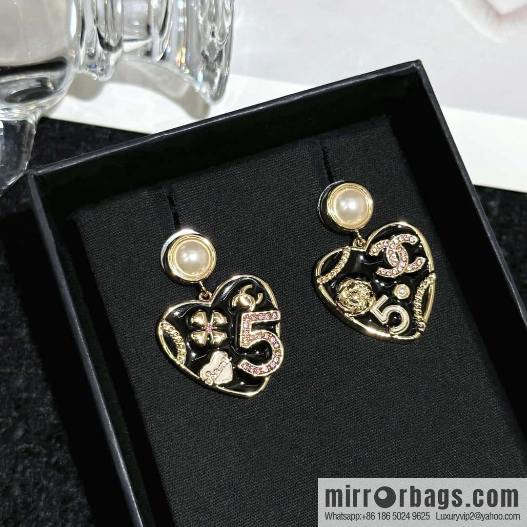 ❗️New ❗️ Chanel stud earrings ☀️ new ☑️ Chanel c2 double c peach heart love stud earrings ☀️