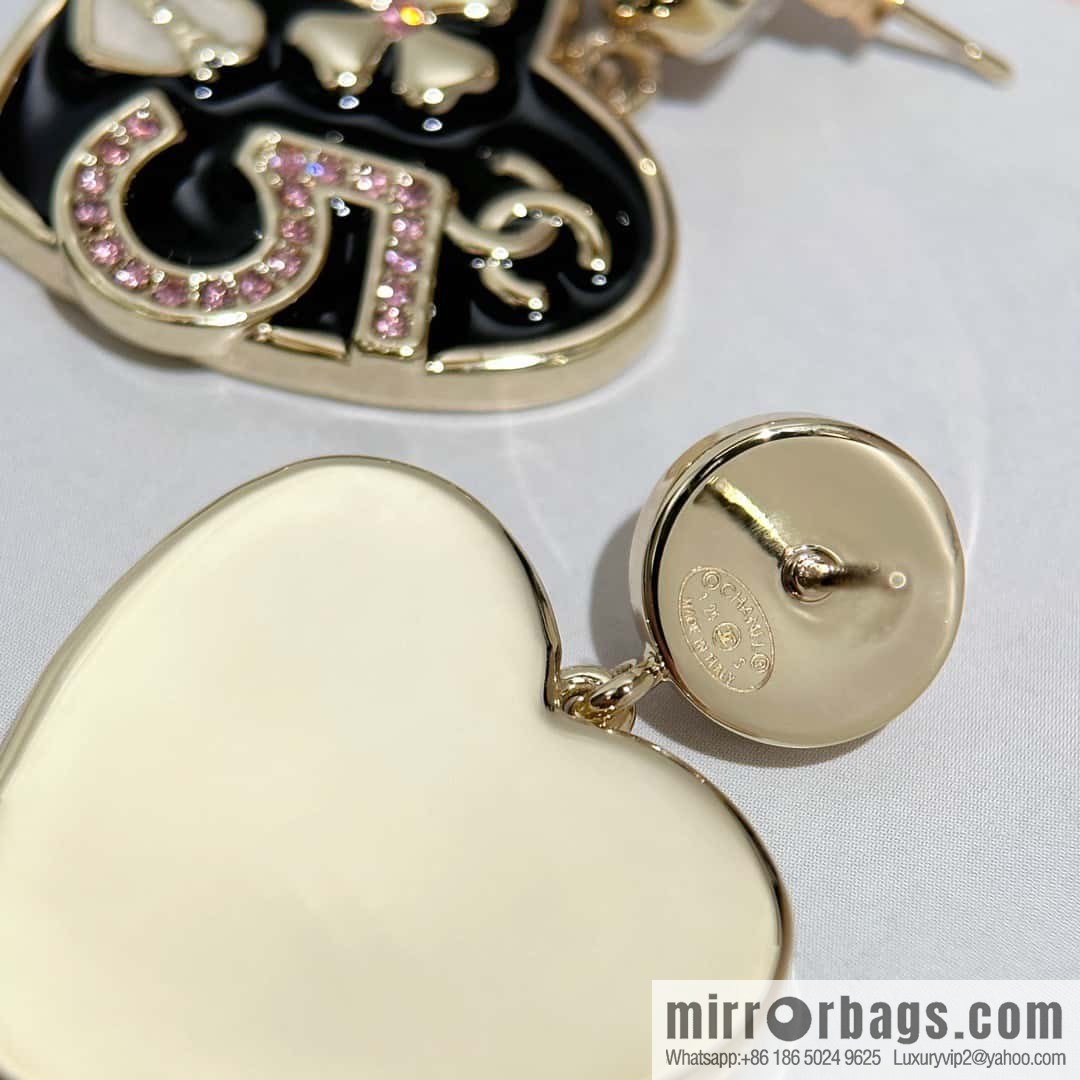 ❗️New ❗️ Chanel stud earrings ☀️ new ☑️ Chanel c2 double c peach heart love stud earrings ☀️
