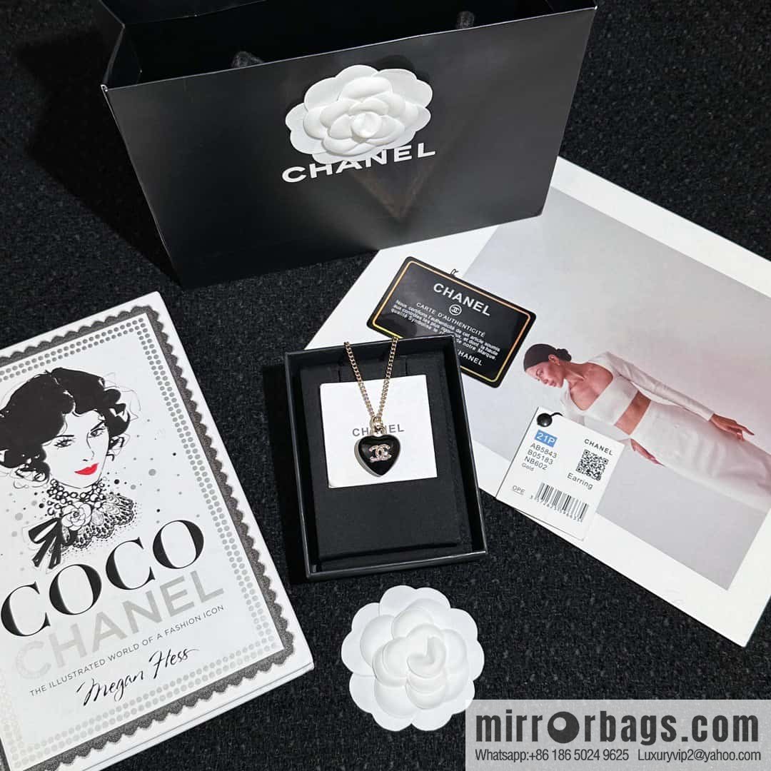 ❗️New ❗️ Chanel necklace ☀️ new ☑️ Chanel double c peach heart love necklace ☀️