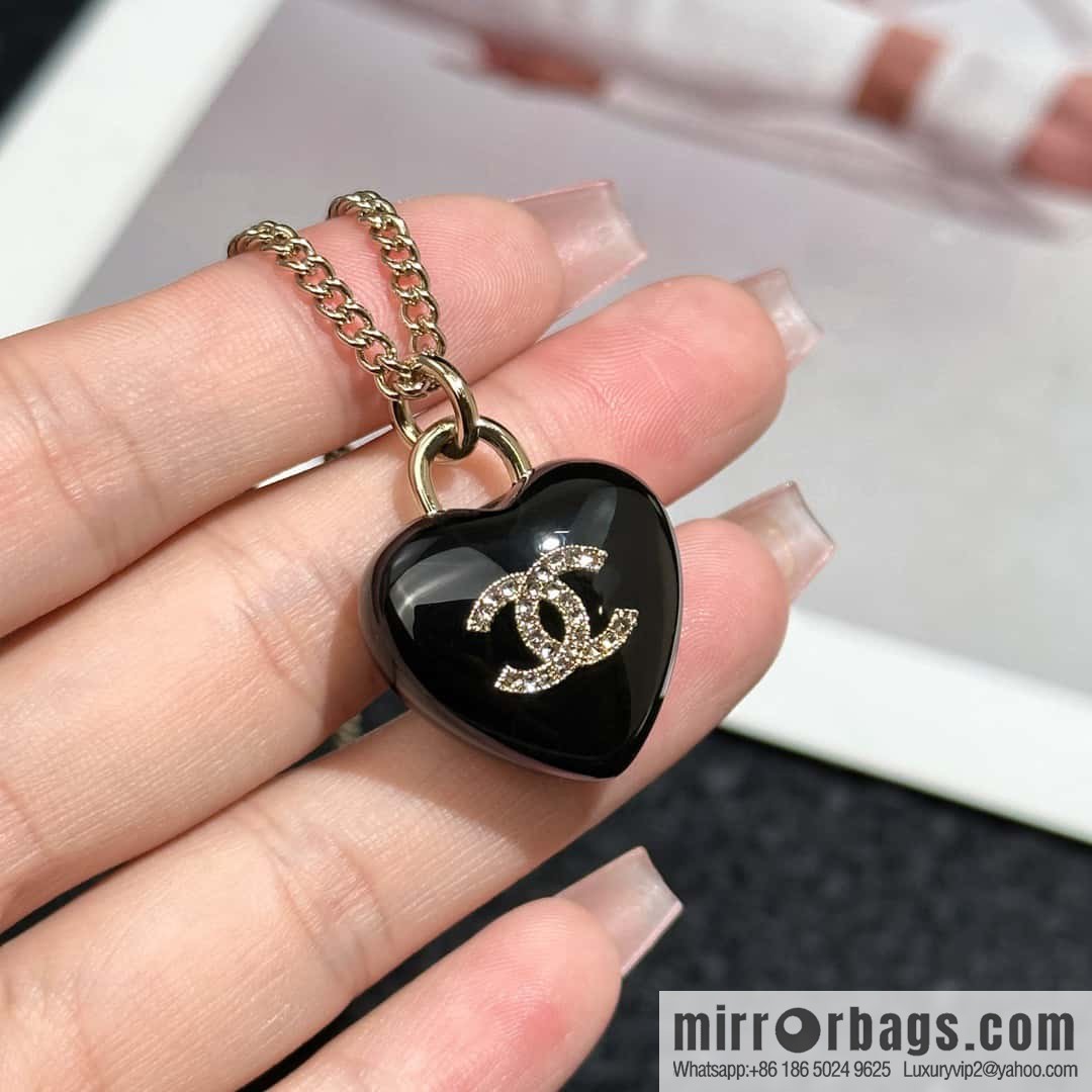 ❗️New ❗️ Chanel necklace ☀️ new ☑️ Chanel double c peach heart love necklace ☀️
