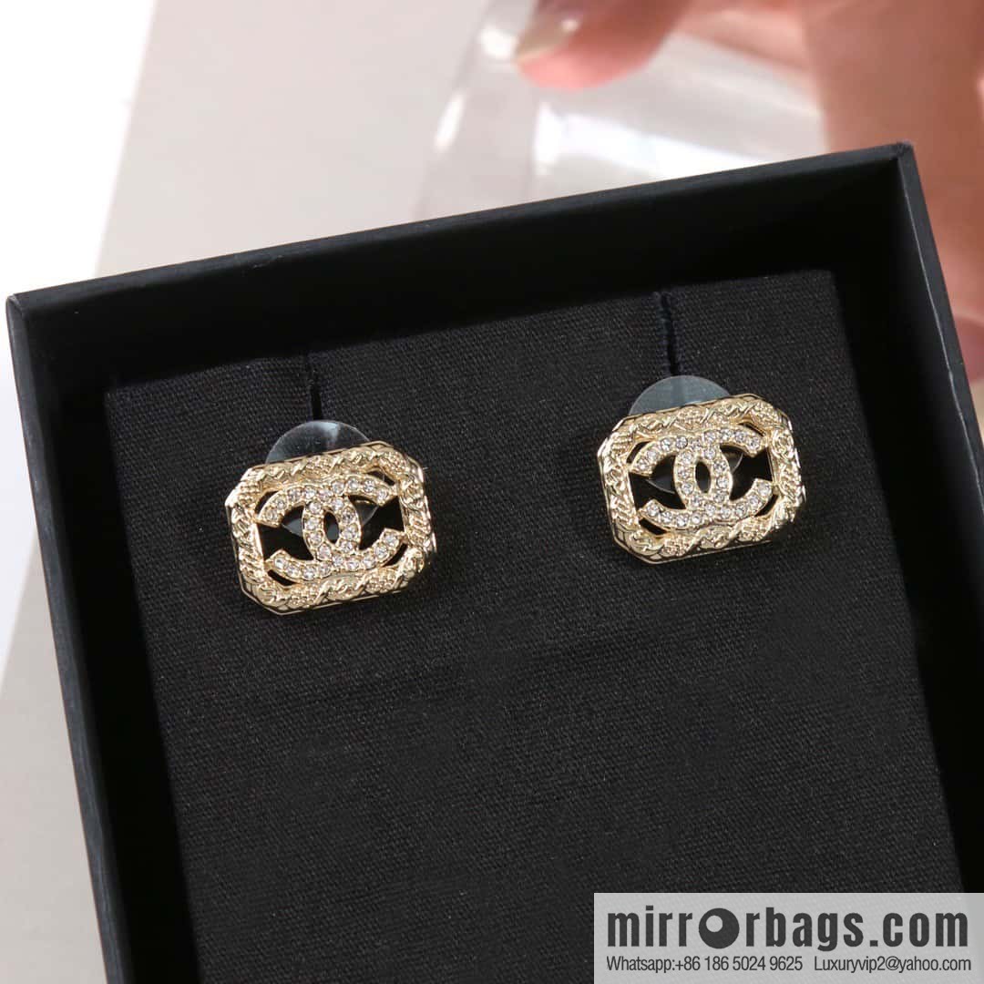 ☀️New ☑️ Chanel C1 double c octagon stud earrings ☀️