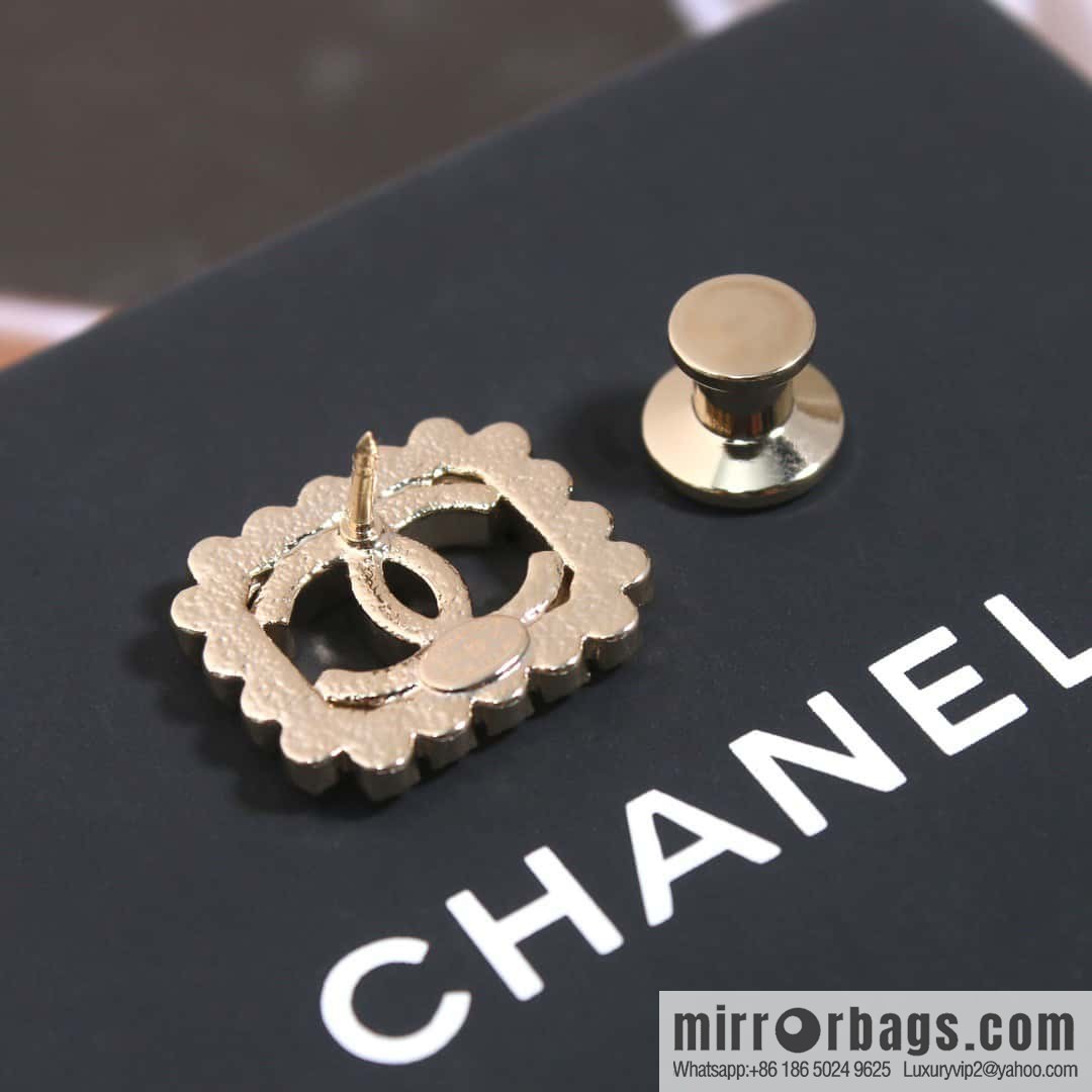 ❗️New ❗️ Chanel Brooch (3-in-1) ☀️ New ☑️ Chanel 3-in-1 Brooch ☀️